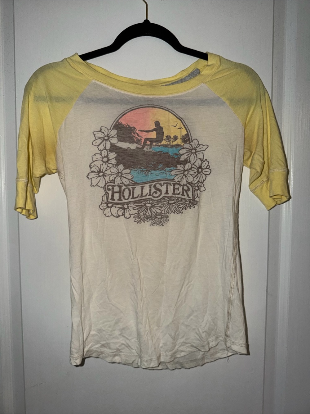 Vintage Y2K Hollister 3/4 sleeve tshirt